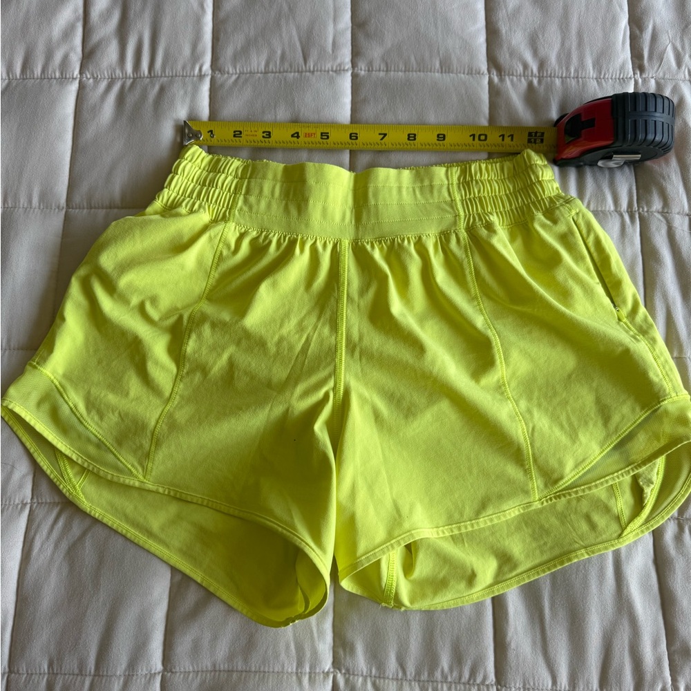 Lululemon size 6 High Rise Hotty Hot shorts 4 inch inseam
